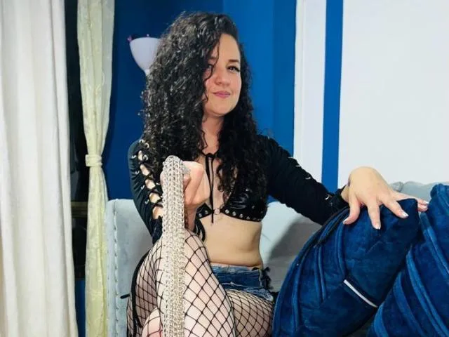 ThamaraRain camgirl live amateur webcam