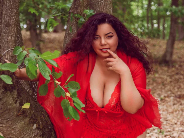 MiryamInes camgirl live amateur webcam
