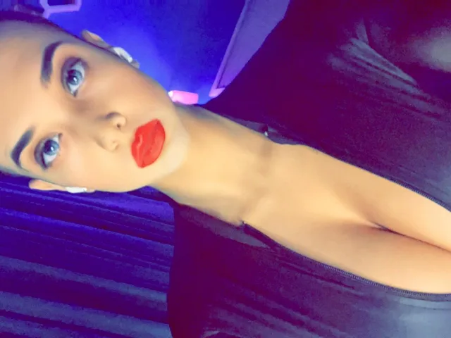 RealGoddess camgirl live amateur webcam