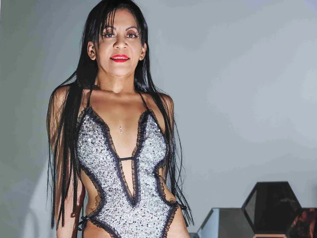 DiosaMilf camgirl live amateur webcam