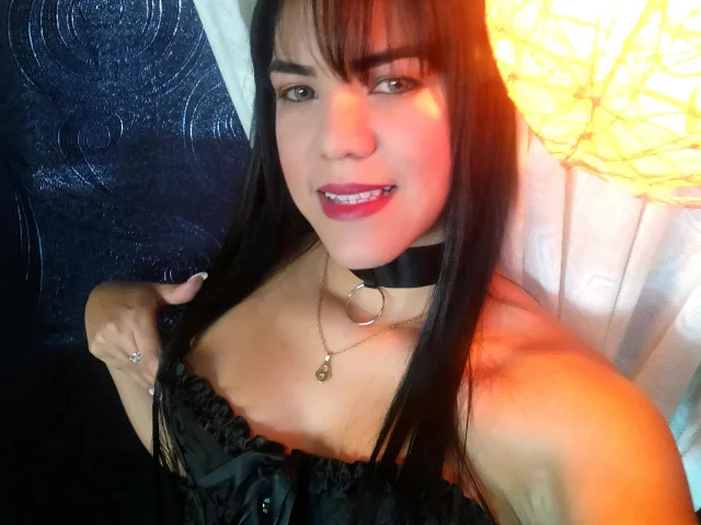 KarlyGreyKiss camgirl live amateur webcam