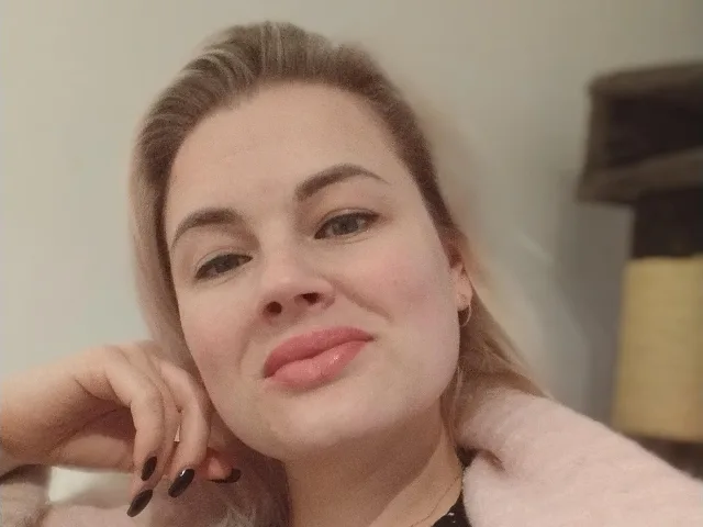 AngeliMoon camgirl live amateur webcam