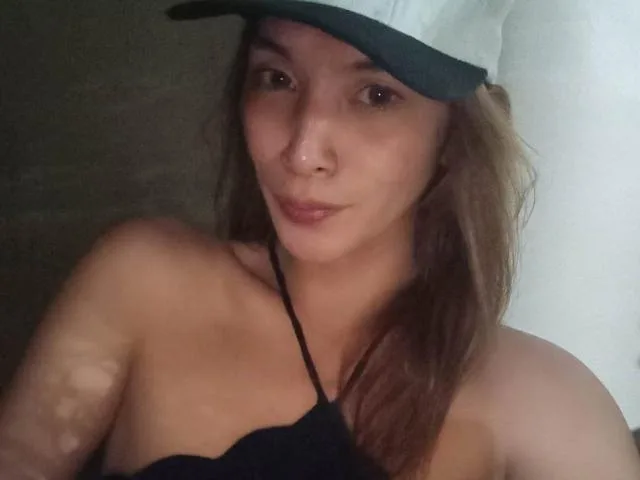 YanaHera camgirl live amateur webcam
