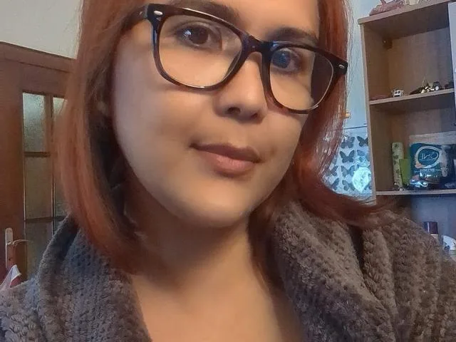 HornyBelly camgirl live amateur webcam