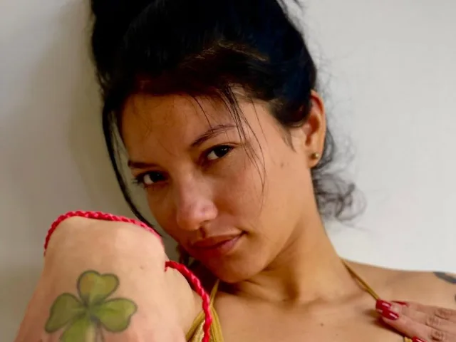 CristalRosa camgirl live amateur webcam