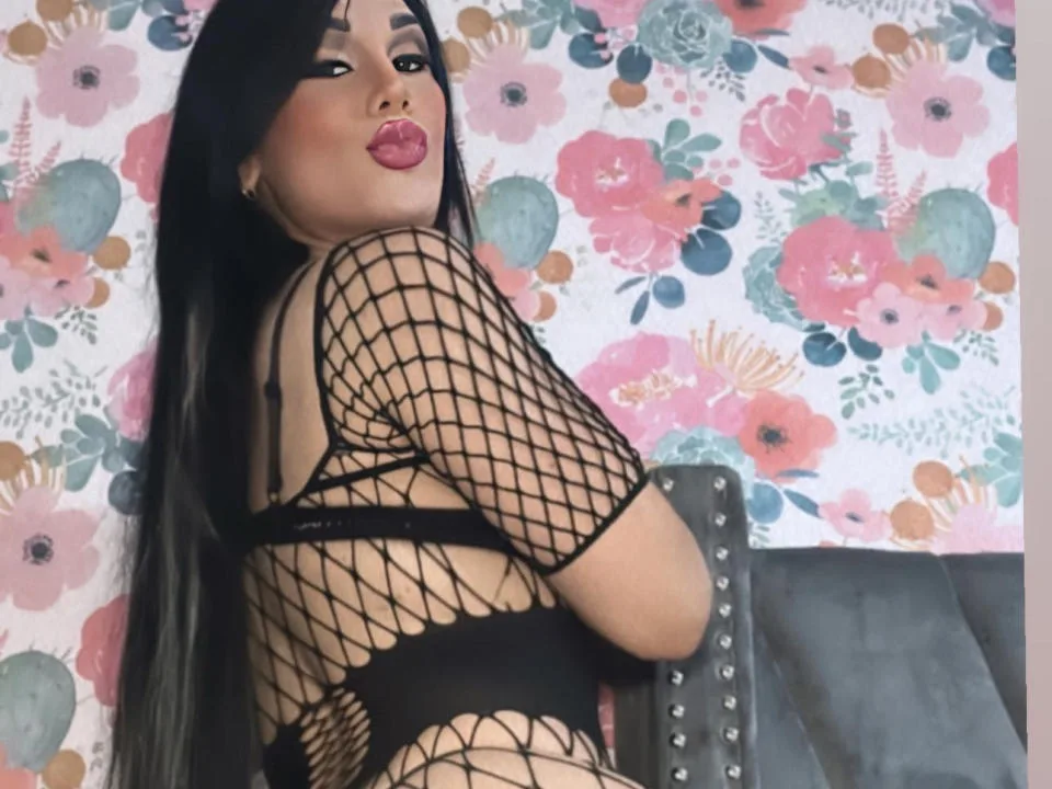EmyBella camgirl live amateur webcam
