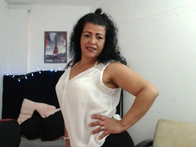 MatureYeral camgirl live amateur webcam