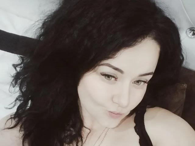 EllyGusta camgirl live amateur webcam