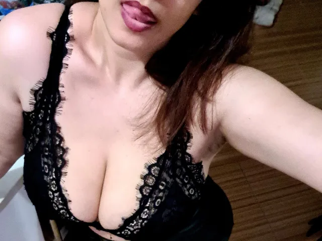 EllanElly camgirl live amateur webcam