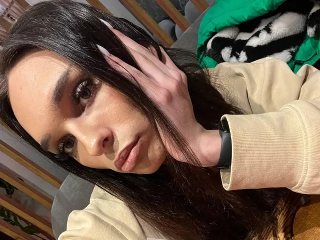 YashaHot camgirl live amateur webcam
