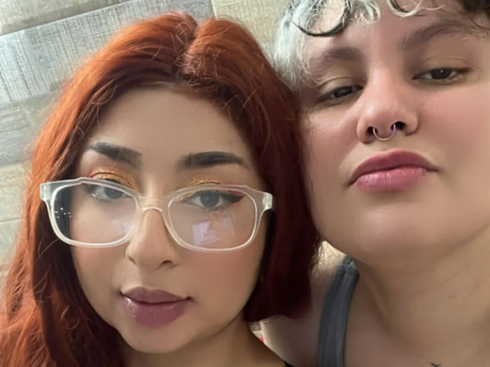 RavenAndEllie camgirl live amateur webcam