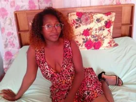 LuciaSexy69 camgirl live amateur webcam