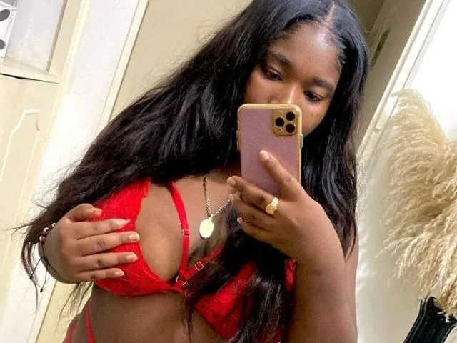 NahirobyEbony camgirl live amateur webcam