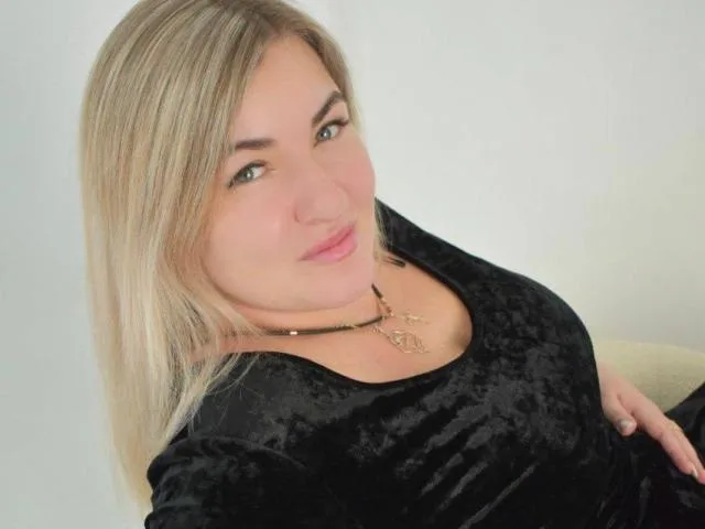 NotYourBerry camgirl live amateur webcam