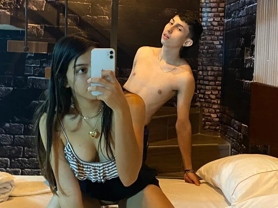 AlyandPier camgirl live amateur webcam