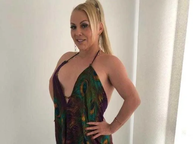 MyrnaSexy camgirl live amateur webcam