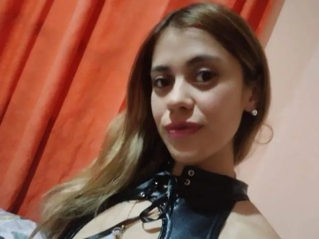 SophieSwt69 camgirl live amateur webcam