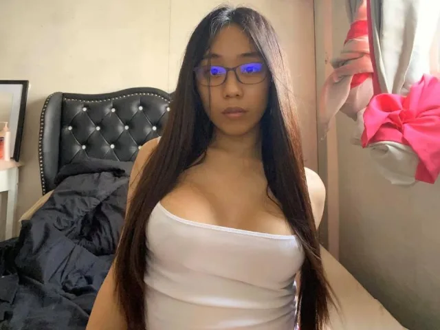 MissSultryAya camgirl live amateur webcam