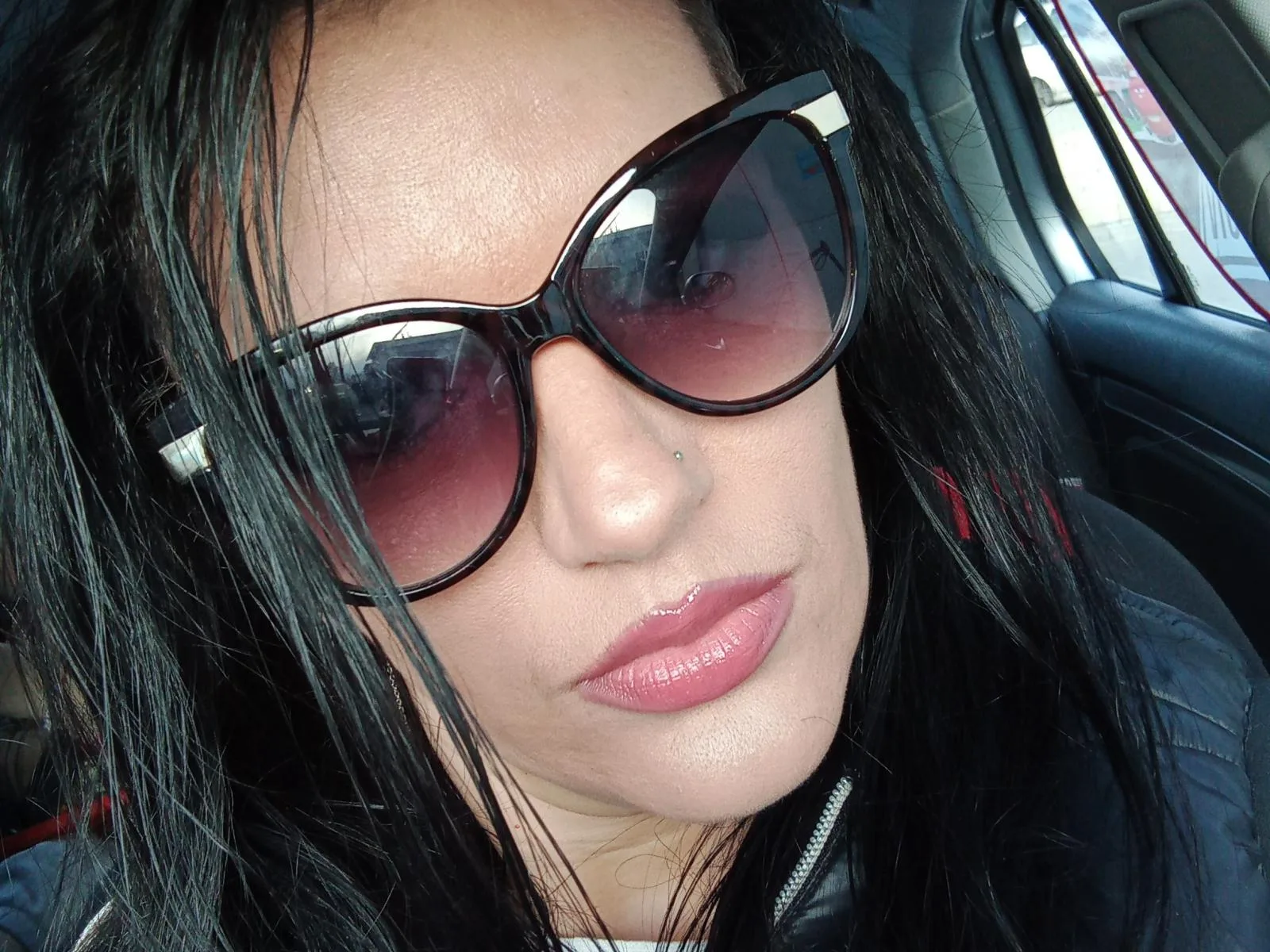KissYouKissMe camgirl live amateur webcam