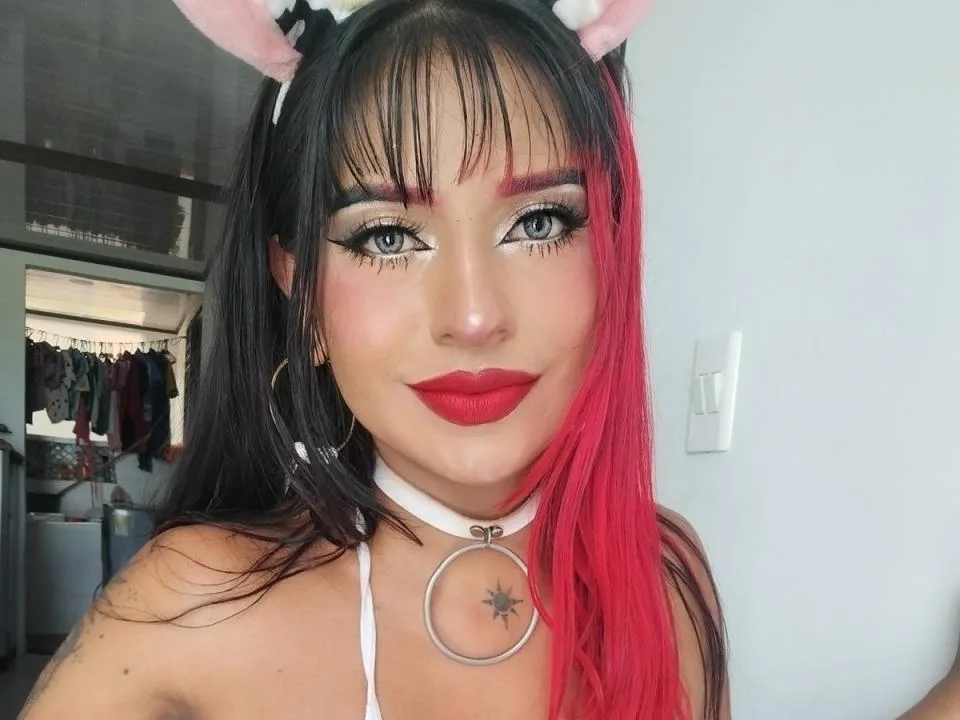 Nefertiti69x camgirl live amateur webcam