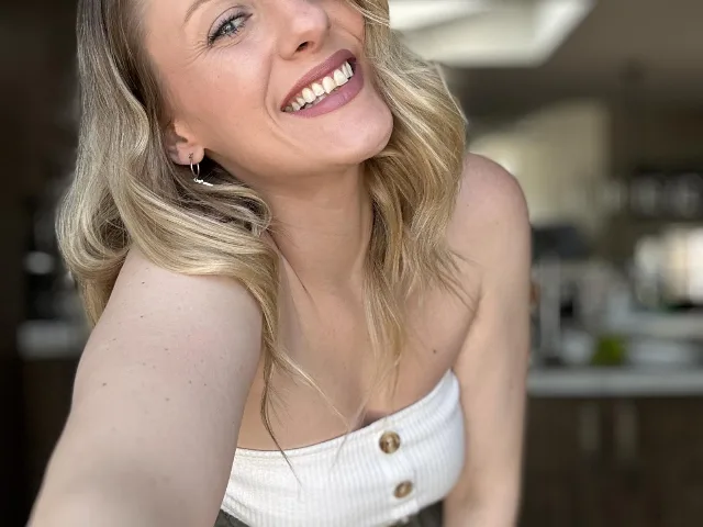 HottieAshleeyy camgirl live amateur webcam