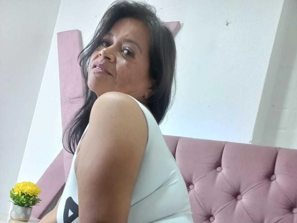 DanaMilf camgirl live amateur webcam