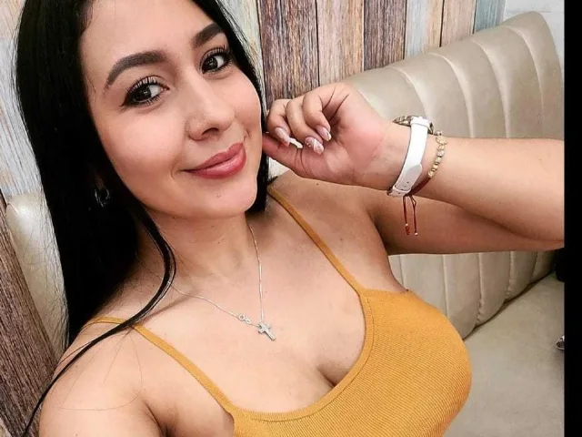 LarissaLorens camgirl live amateur webcam