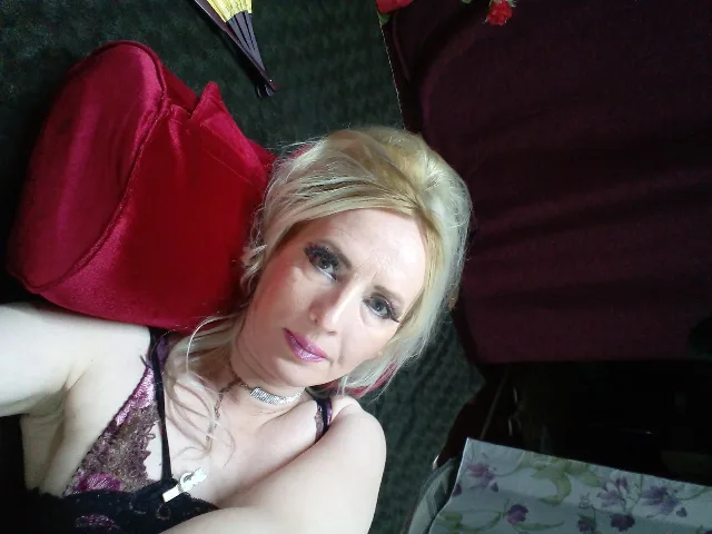 EroLayer camgirl live amateur webcam