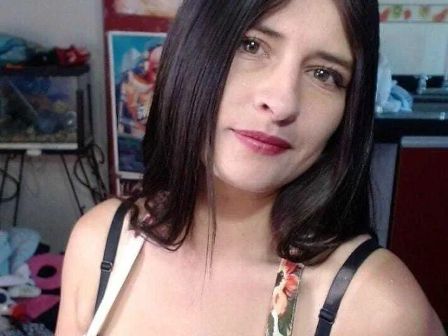 NathasaMilky camgirl live amateur webcam