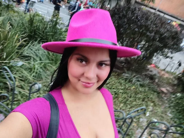 camihotboobs camgirl live amateur webcam