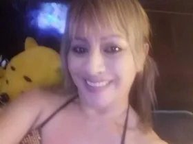 KloeHotMature camgirl live amateur webcam