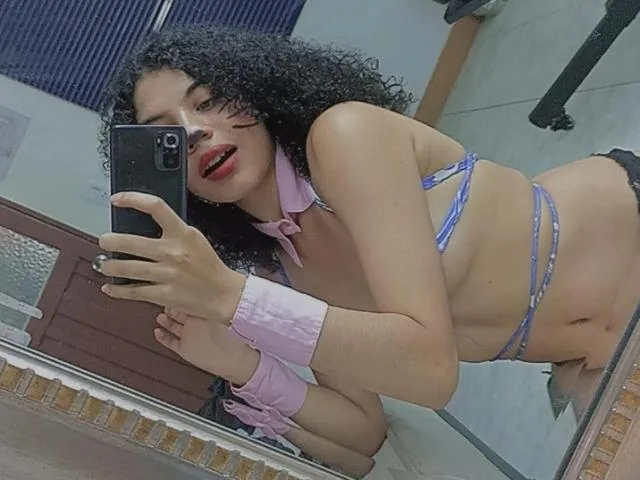 LuciaLee camgirl live amateur webcam