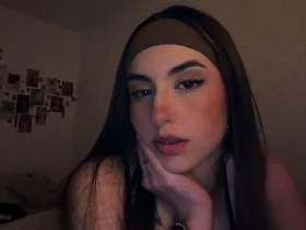 MiaHarperr camgirl live amateur webcam