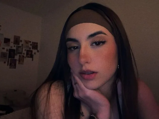 MiaHarperr camgirl live amateur webcam