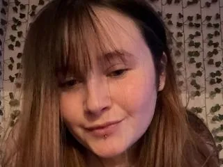 MaggieMoll camgirl live amateur webcam