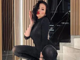 DeliciousChrissy camgirl live amateur webcam