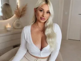 LuxuriaBlond camgirl live amateur webcam