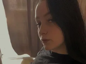 LeahBrooks camgirl live amateur webcam