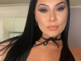 PrettyA camgirl live amateur webcam