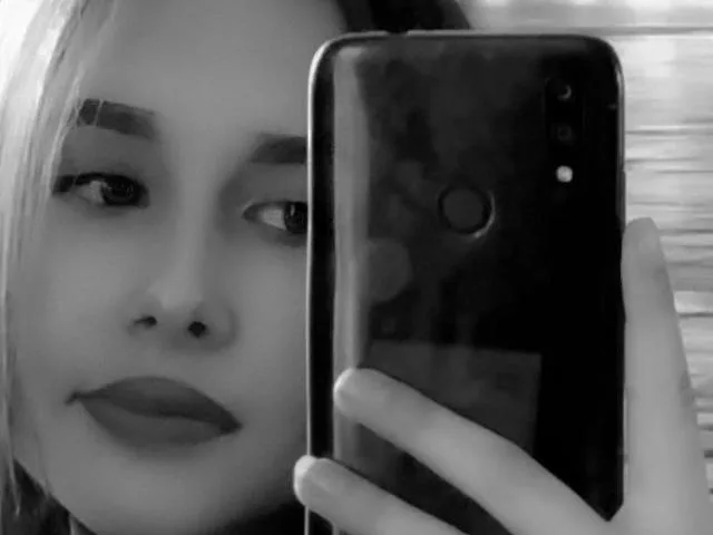 MonaCloudI camgirl live amateur webcam