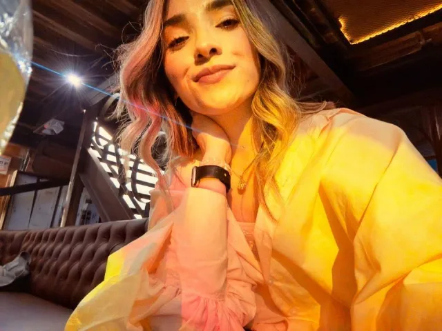 AdharaCooperr camgirl live amateur webcam