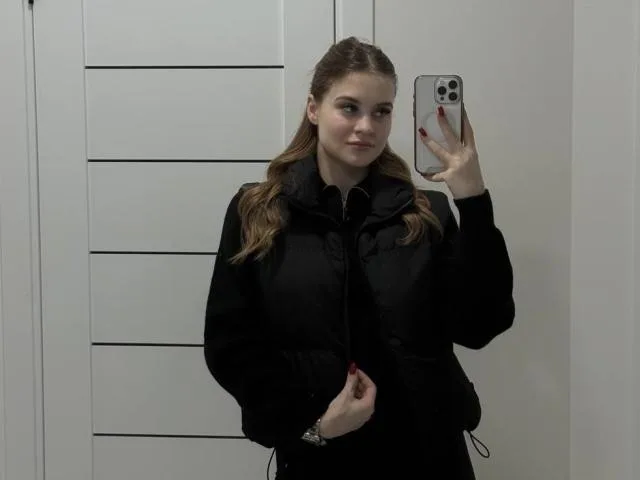 LuisaClover camgirl live amateur webcam