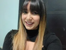RoxanneBlair camgirl live amateur webcam