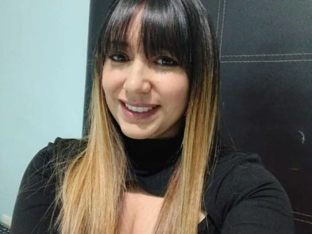 RoxanneBlair camgirl live amateur webcam