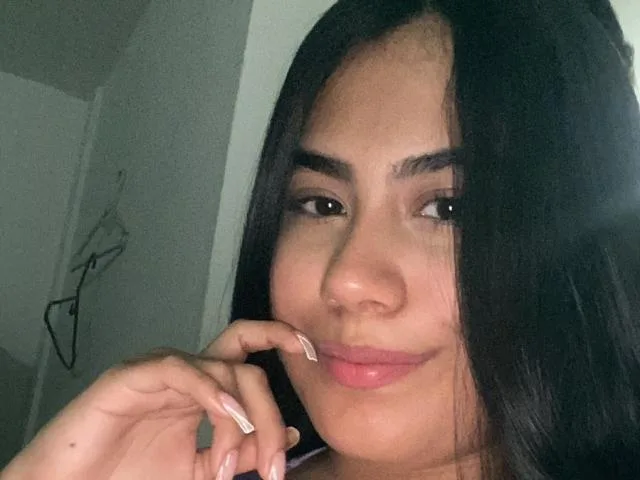CurvyBuff camgirl live amateur webcam