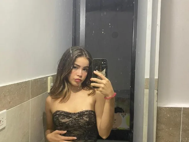Chlloee69 camgirl live amateur webcam