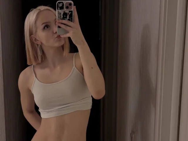 CandelariaKulhanek camgirl live amateur webcam