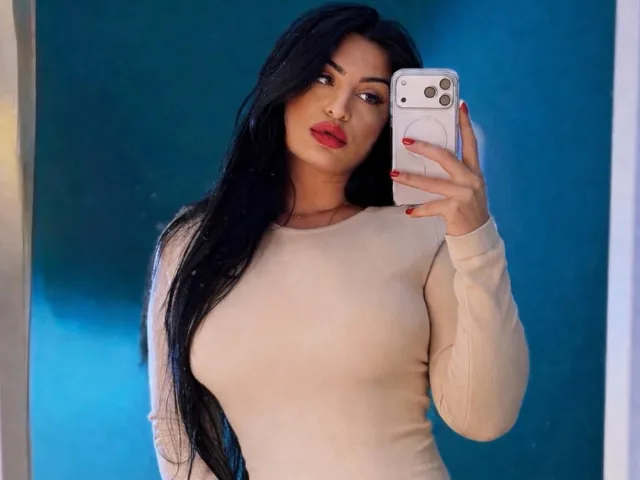 Amystique camgirl live amateur webcam