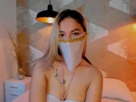 AlanaCuttie camgirl live amateur webcam