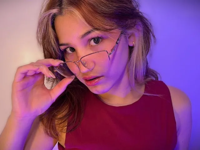 ElodieGardner camgirl live amateur webcam